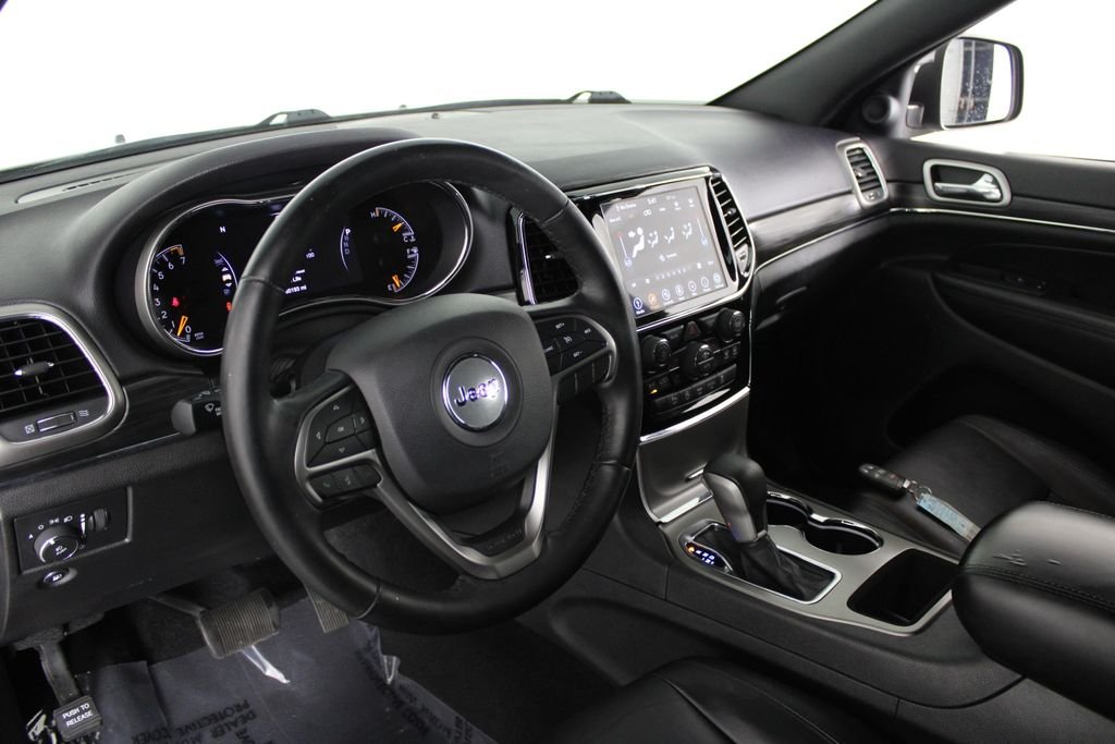 Used 2019 Silver Jeep Limited image 18