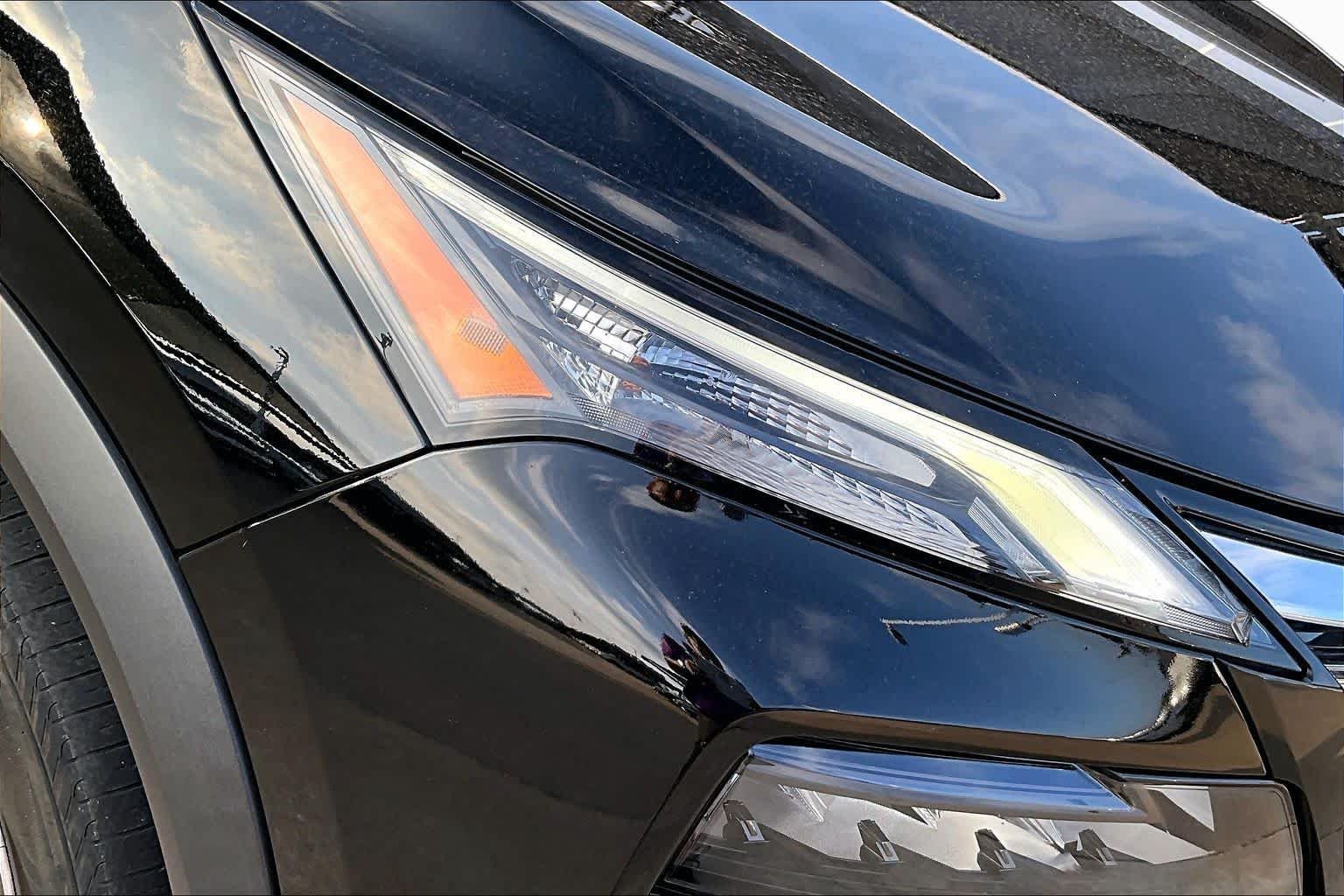 Used 2025 Super Black Nissan SV image 25