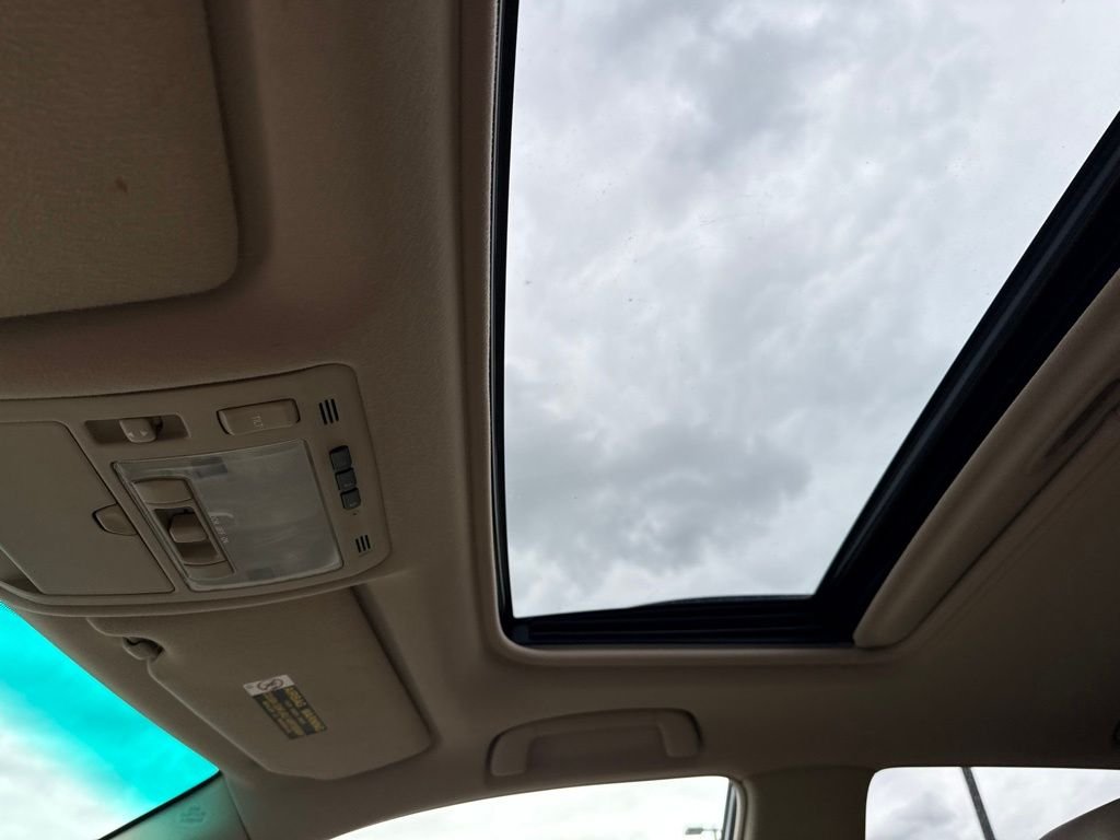 Used 2004 Black Forest Pearl Lexus 330 image 13