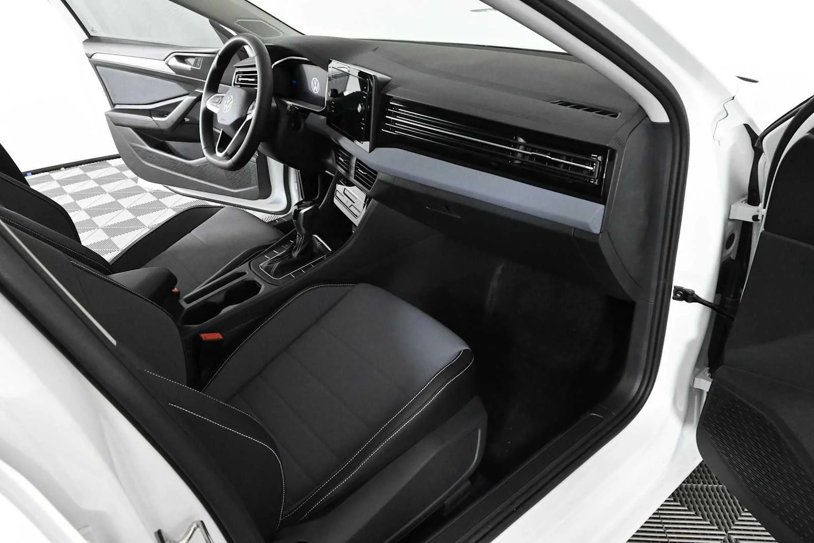 New 2026 Opal White Pearl Volkswagen SE image 9