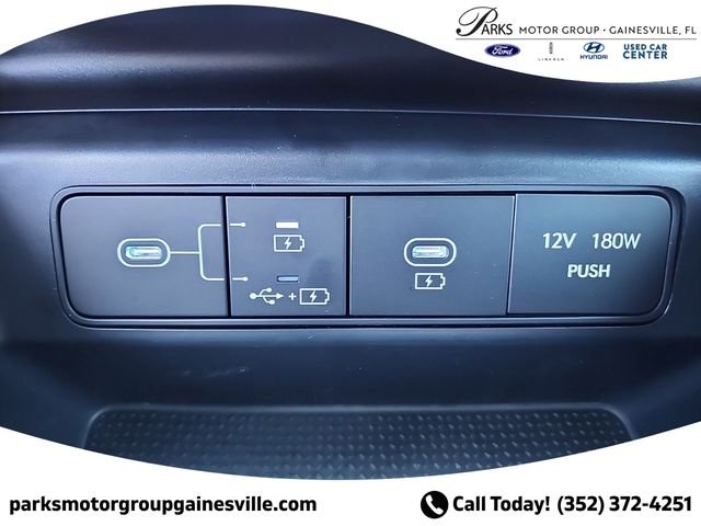 New 2025 White Hyundai SEL image 19