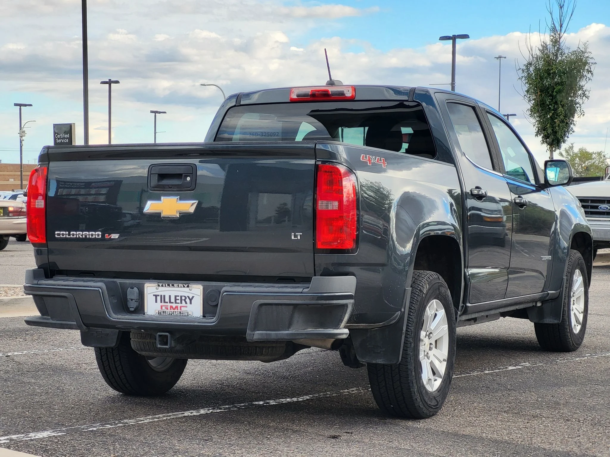Used 2018 GRAPHITE METALLIC Chevrolet 4WD LT image 7