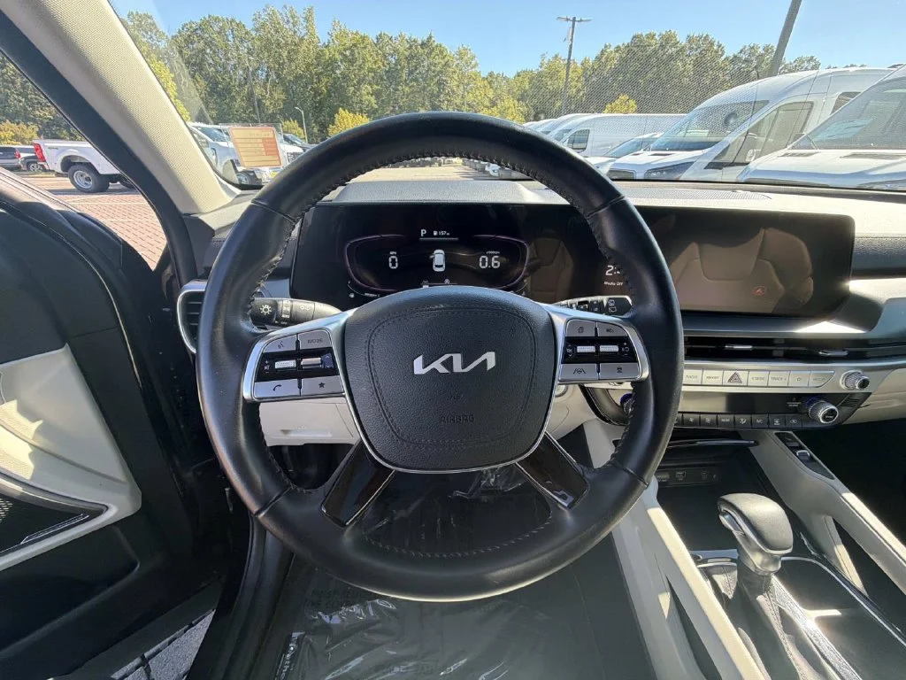 Used 2023 Black Kia S image 16