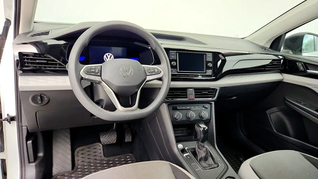 Used 2022 Pure White Volkswagen S FWD image 12