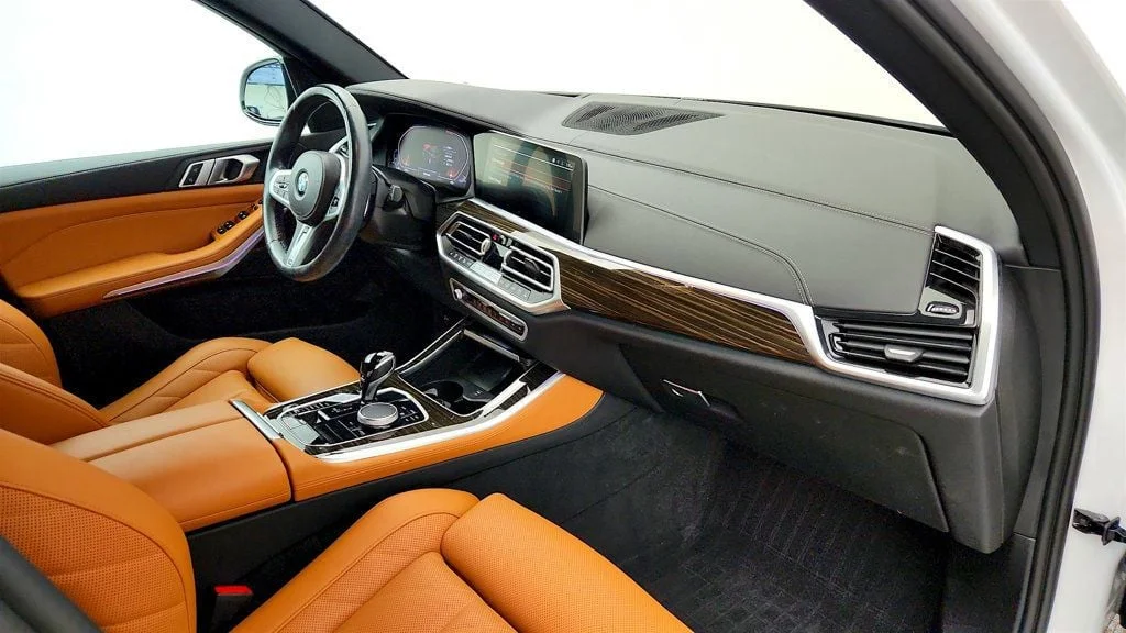 Used 2023 Mineral White Metallic BMW xDrive40i SAV w/ M Sport Package & Premium Package image 25