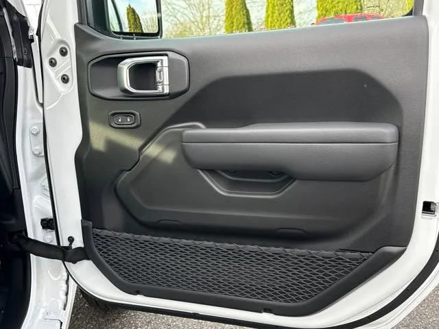 New 2026 Bright White Clear-Coat Exterior Paint Jeep Sport image 24
