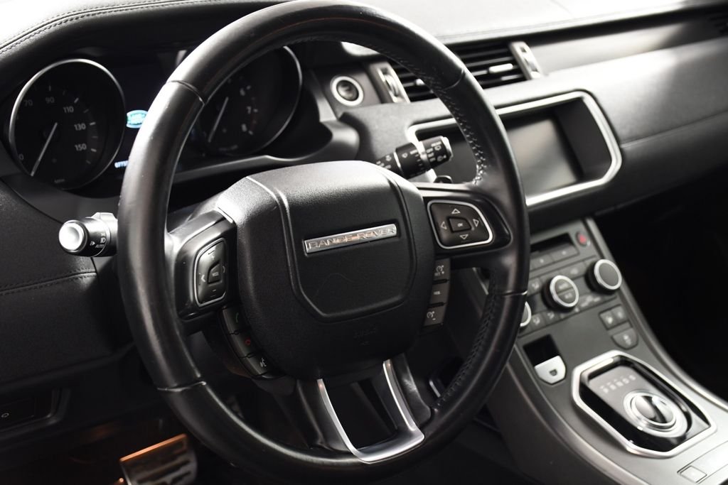 Used 2018 Narvik Black Land Rover SE image 13