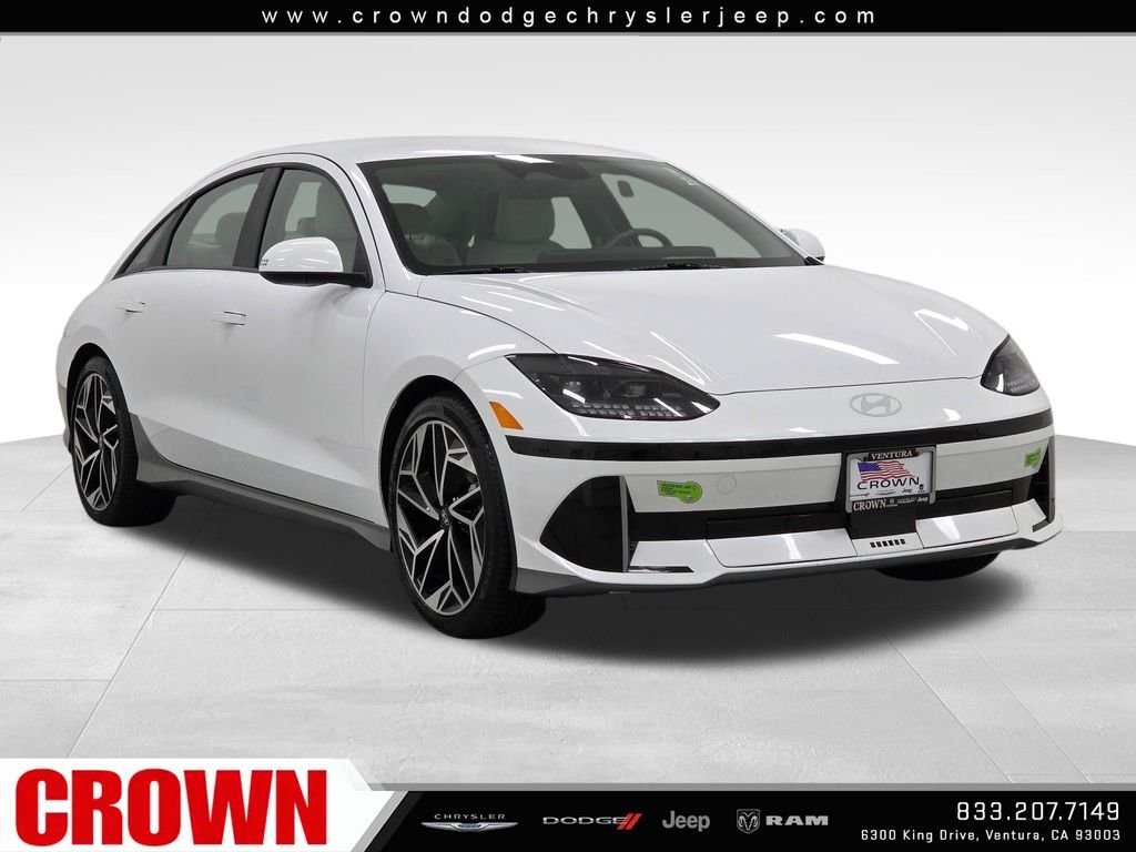 Used 2023 White Hyundai SEL image 1