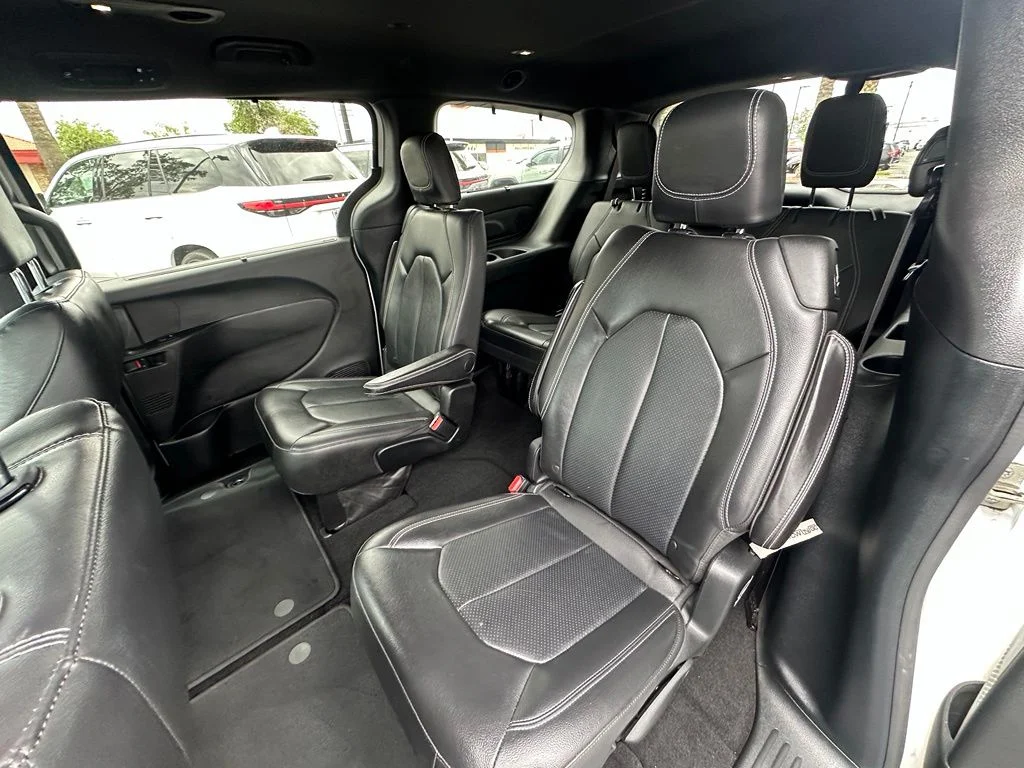 Used 2018 White Chrysler Touring L image 14