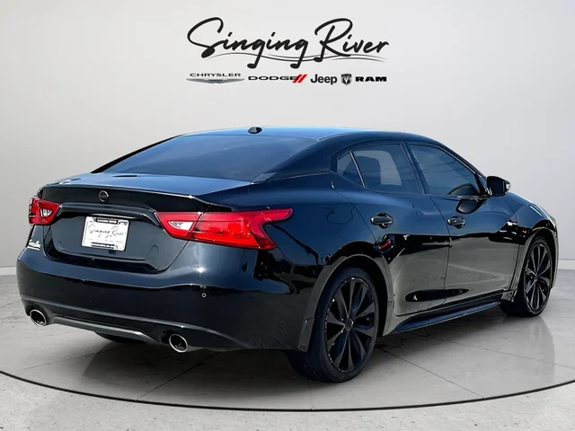 Used 2016 Black Nissan SR image 6