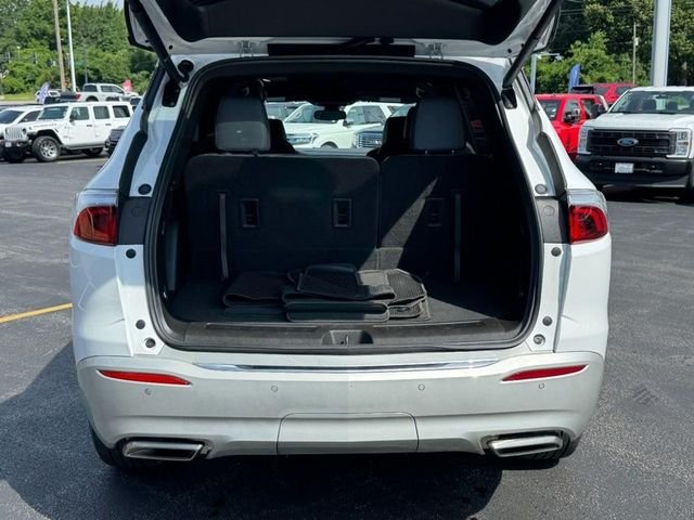 Used 2024 Summit White Buick Essence image 5