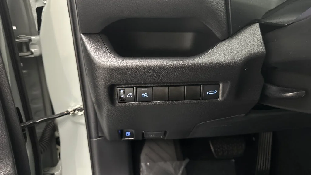 Certified Used 2021 Green Toyota XLE image 27