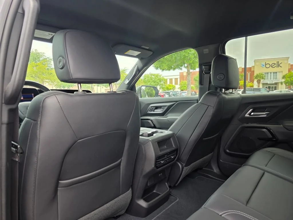 Used 2026 Slate Gray Metallic Chevrolet LT - Standard Range image 27