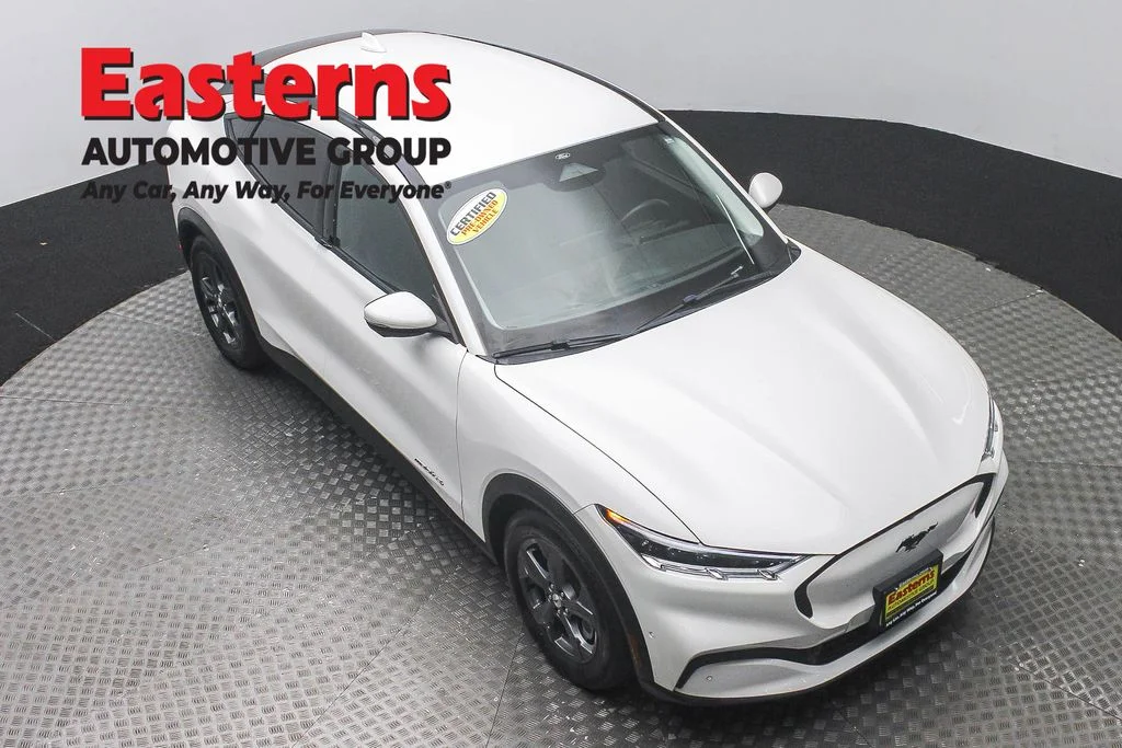 Used 2021 White Ford Select image 3