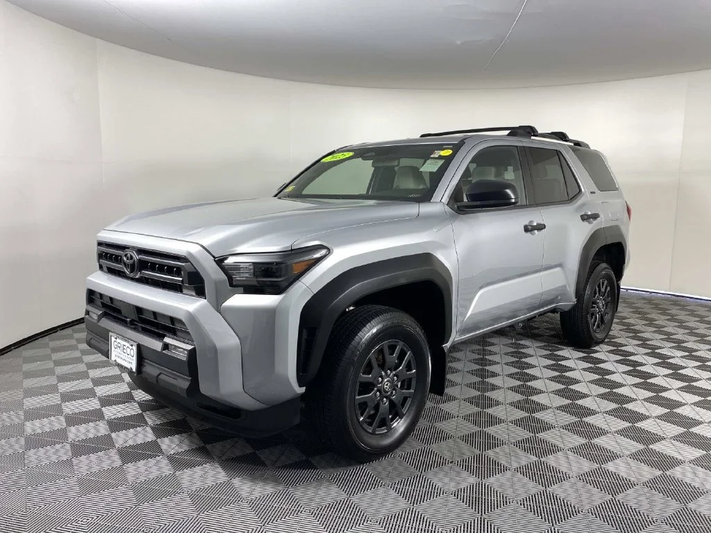 Used 2025 Cutting Edge Toyota SR5 image 4