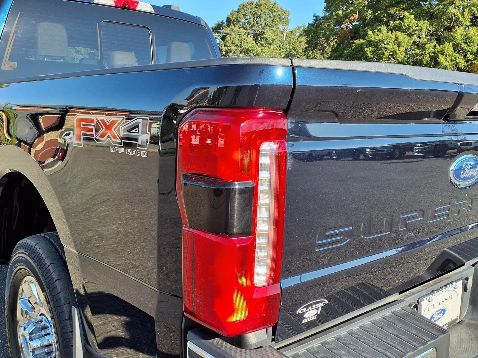 Used 2024 Antimatter Blue Metallic Ford LARIAT image 18