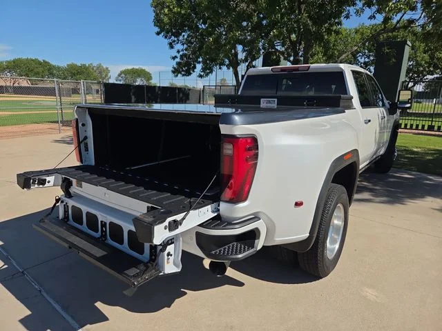 Used 2025 White GMC Denali image 26