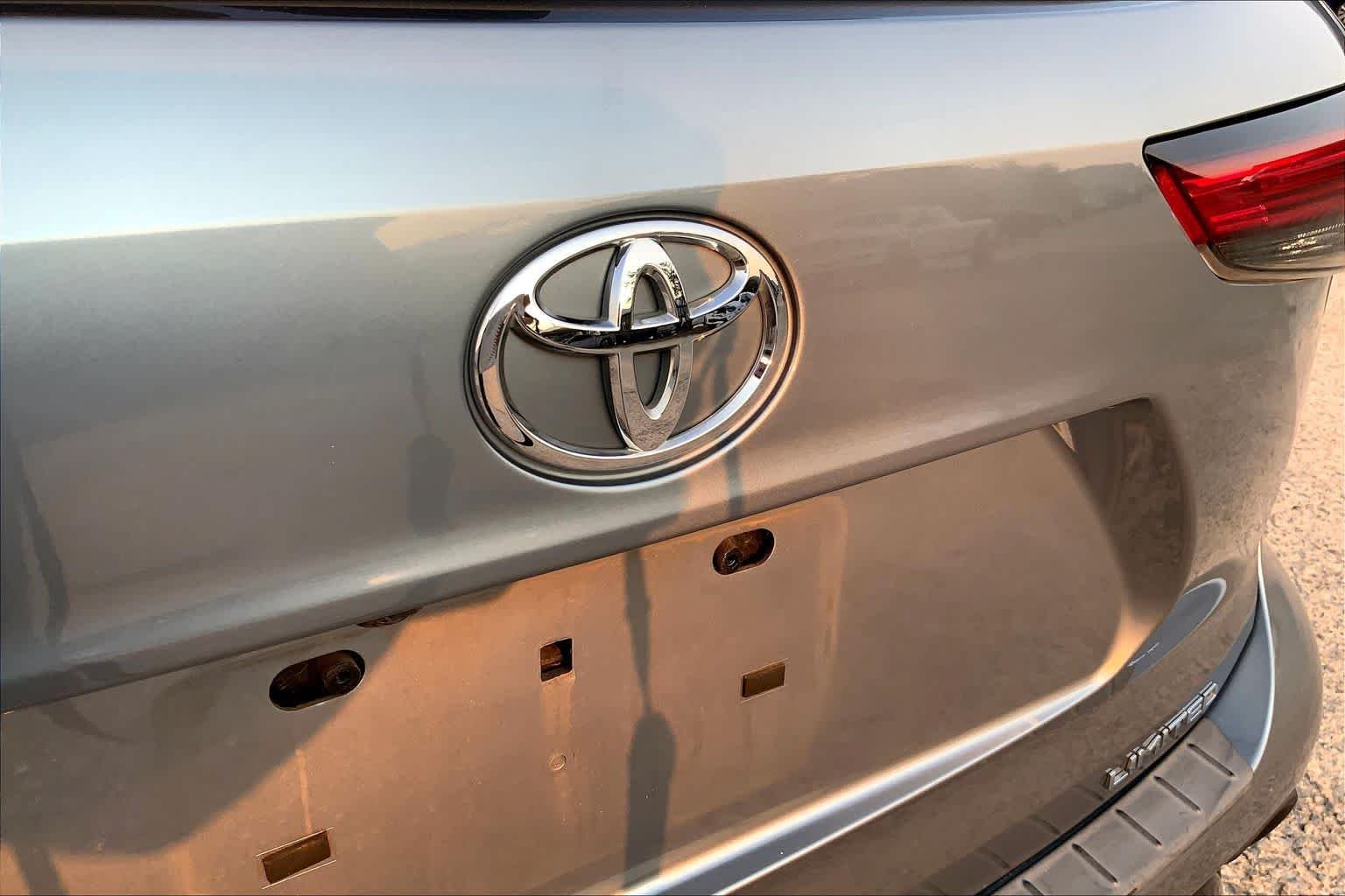 Used 2021 Moon Dust Toyota Limited image 10