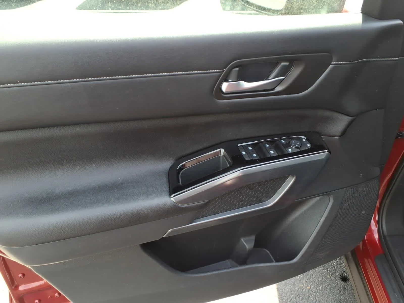 Certified Used 2023 Scarlet Ember Tintcoat Nissan SL image 17