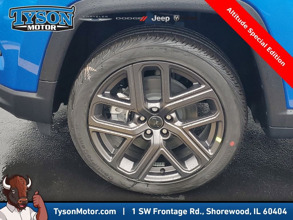 New 2026 Hydro Blue Pearl-Coat Exterior Paint Jeep Latitude image 7