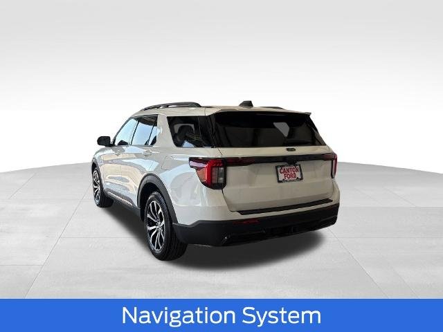 New 2026 Star White Metallic Tri-Coat Ford ST-Line image 3