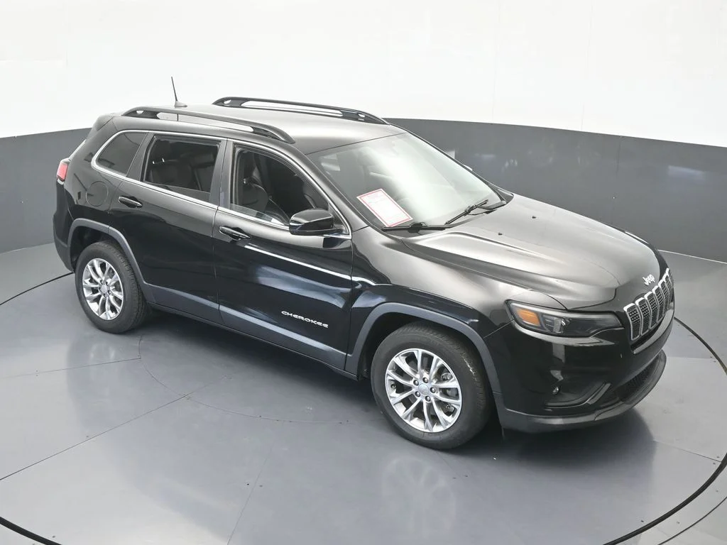 Used 2022 Diamond Black Crystal Pearlcoat Jeep Latitude Lux image 49