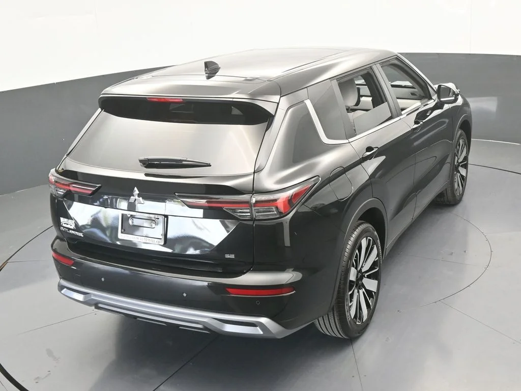 New 2026 Black Diamond Mitsubishi SE image 55