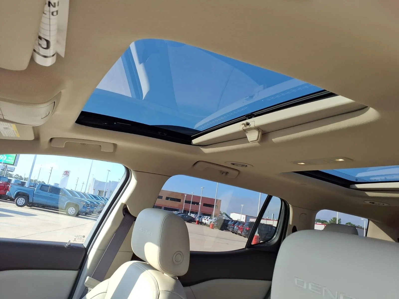 Used 2017 White GMC Denali image 13