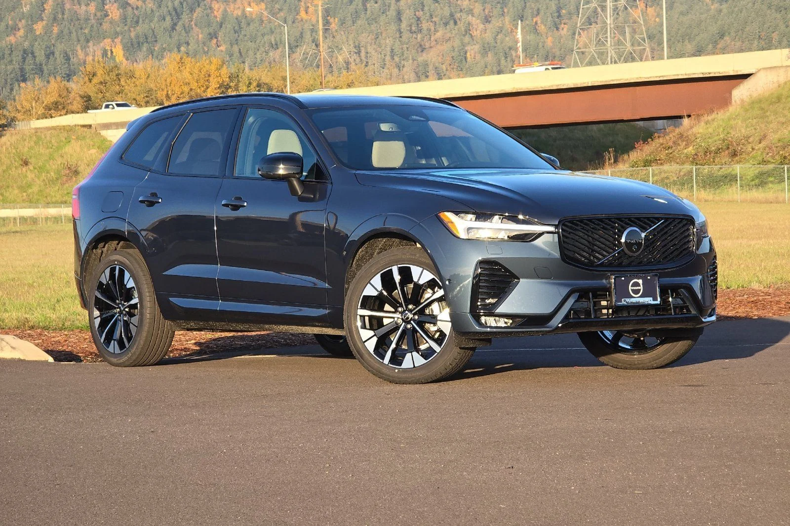 2026 Volvo XC60 B5 Plus Dark AWD's photo