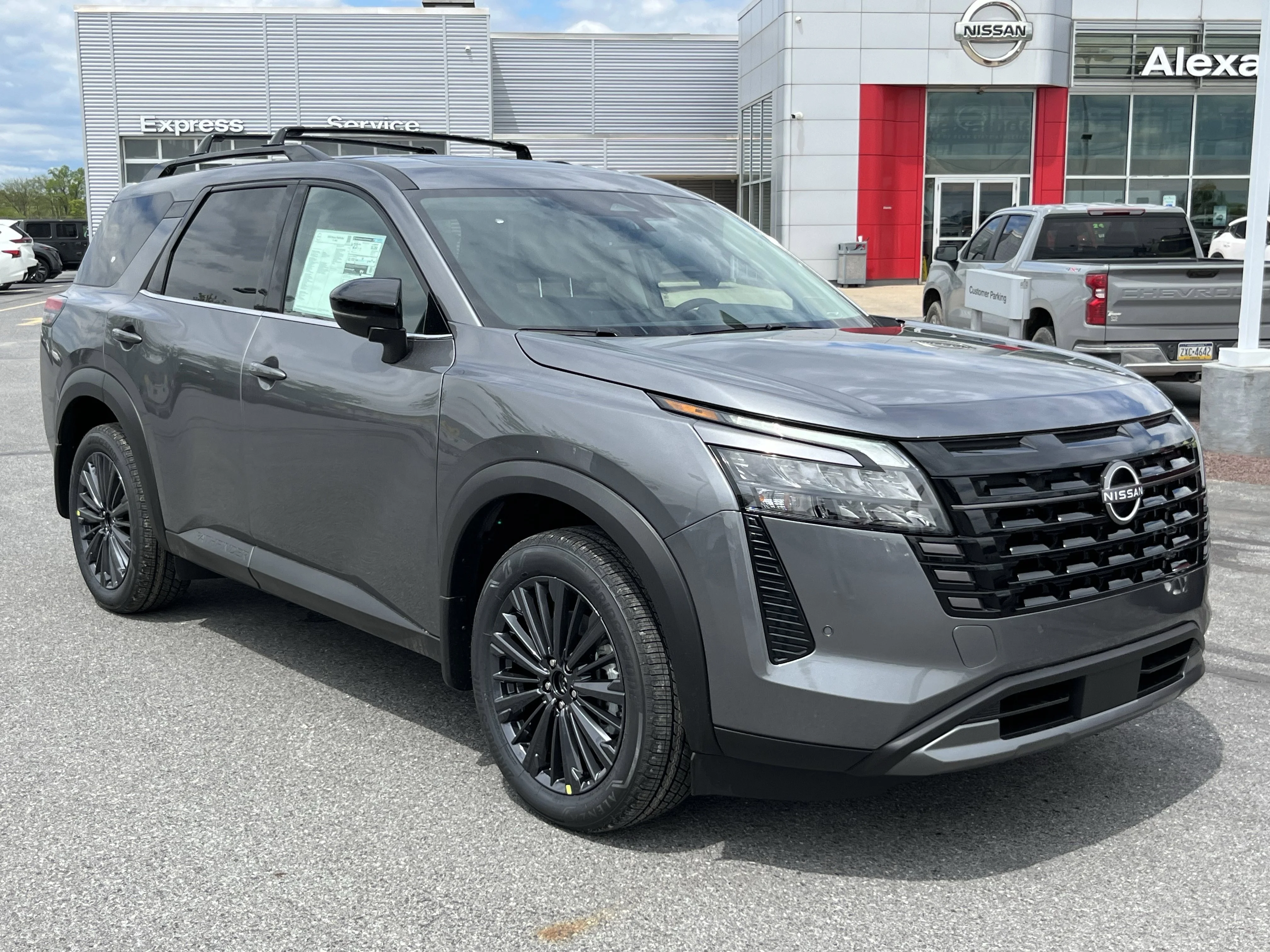 2026 Nissan Pathfinder SL 4WD's photo