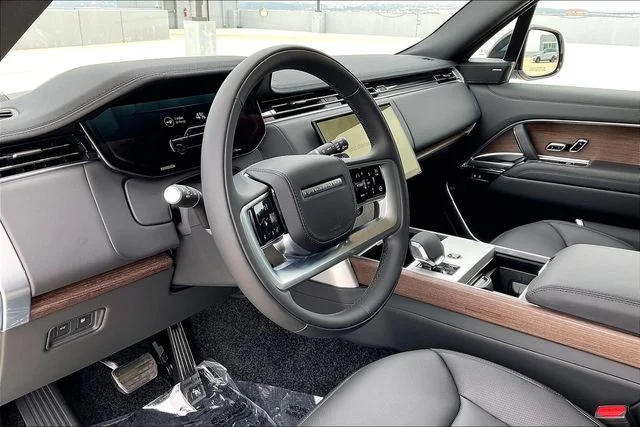 New 2026 White Land Rover SE image 7