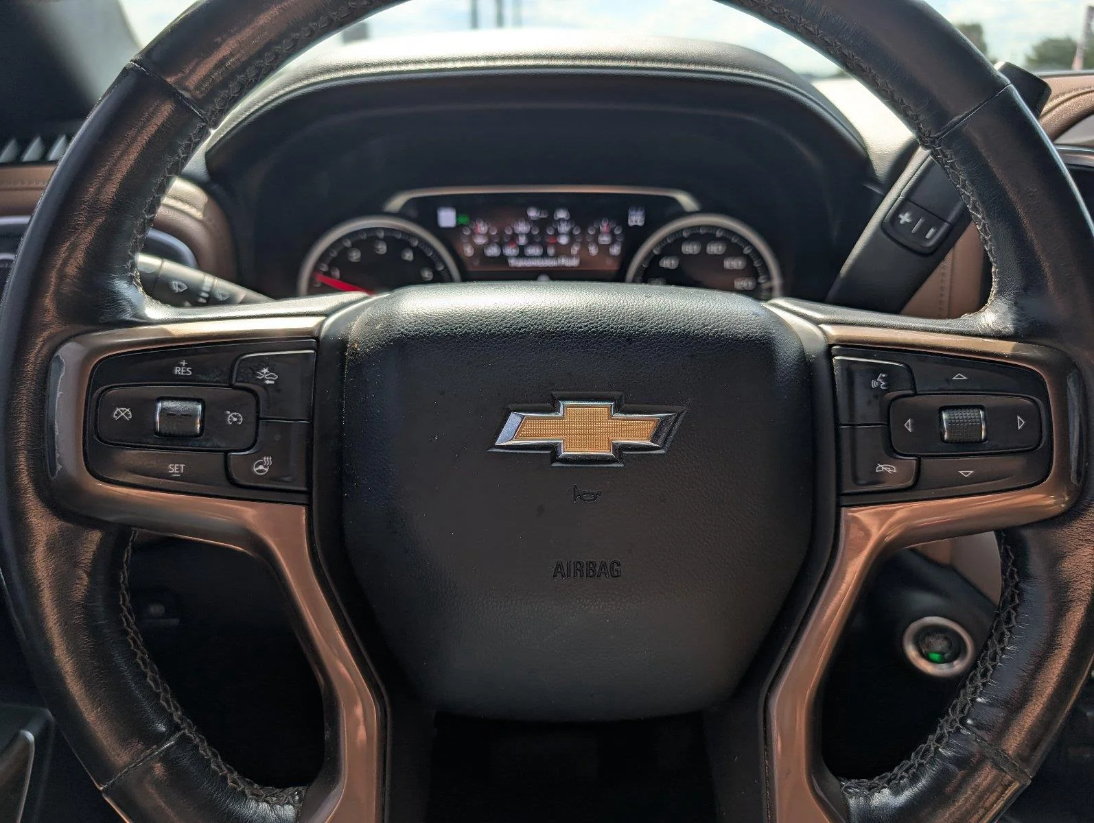 Used 2020 IRIDESCENT PEARL TRICOAT Chevrolet High Country image 27