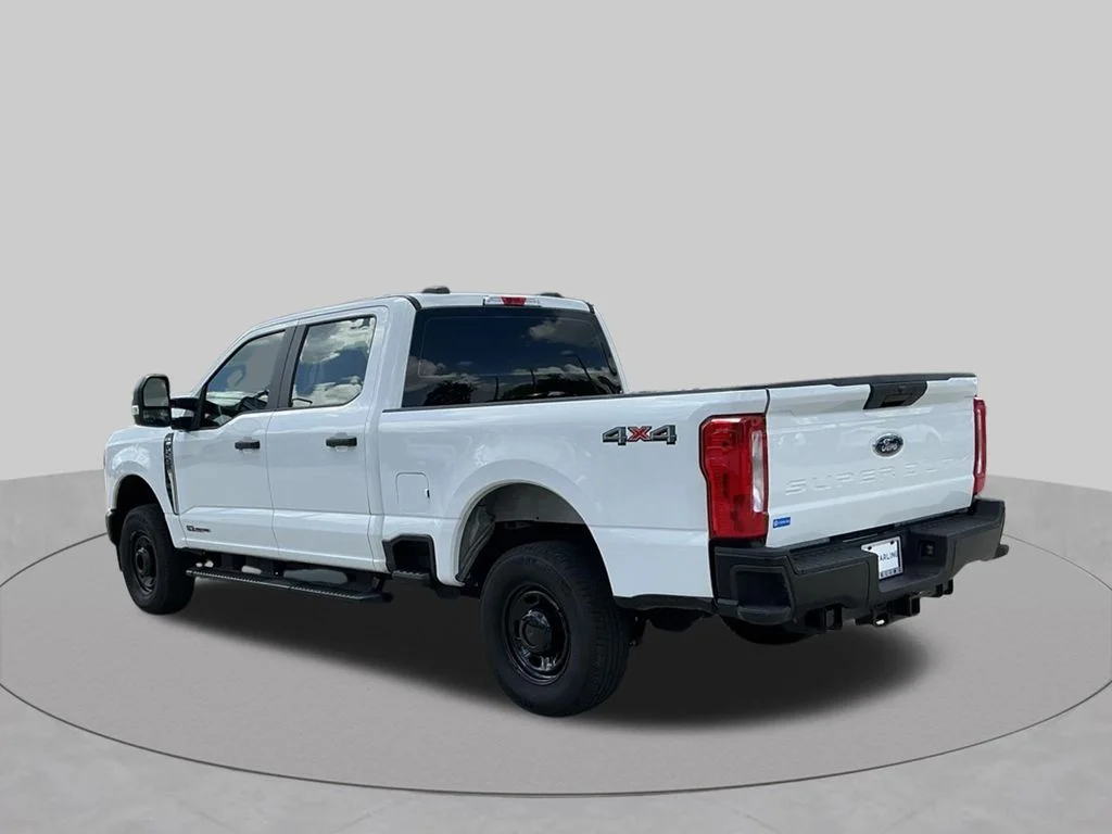 Used 2026 White Ford XL image 4