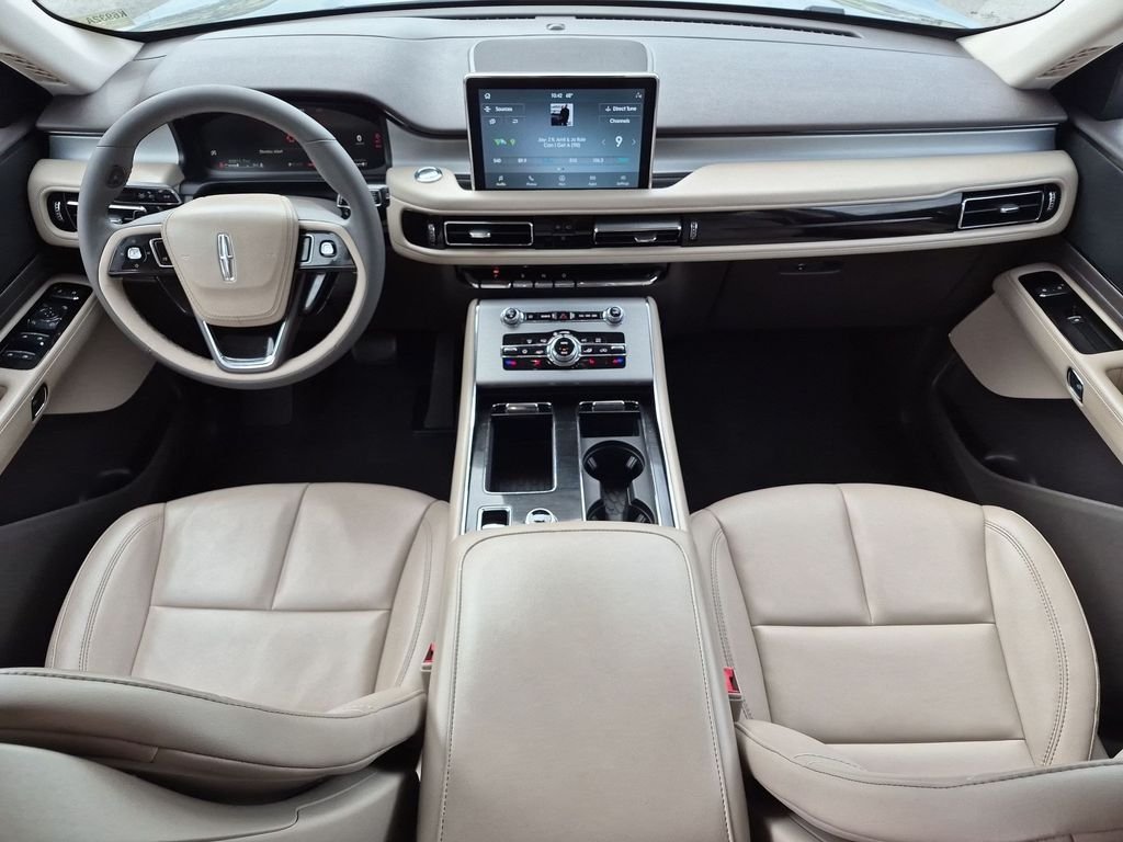 Used 2023 Gray Lincoln Standard image 27