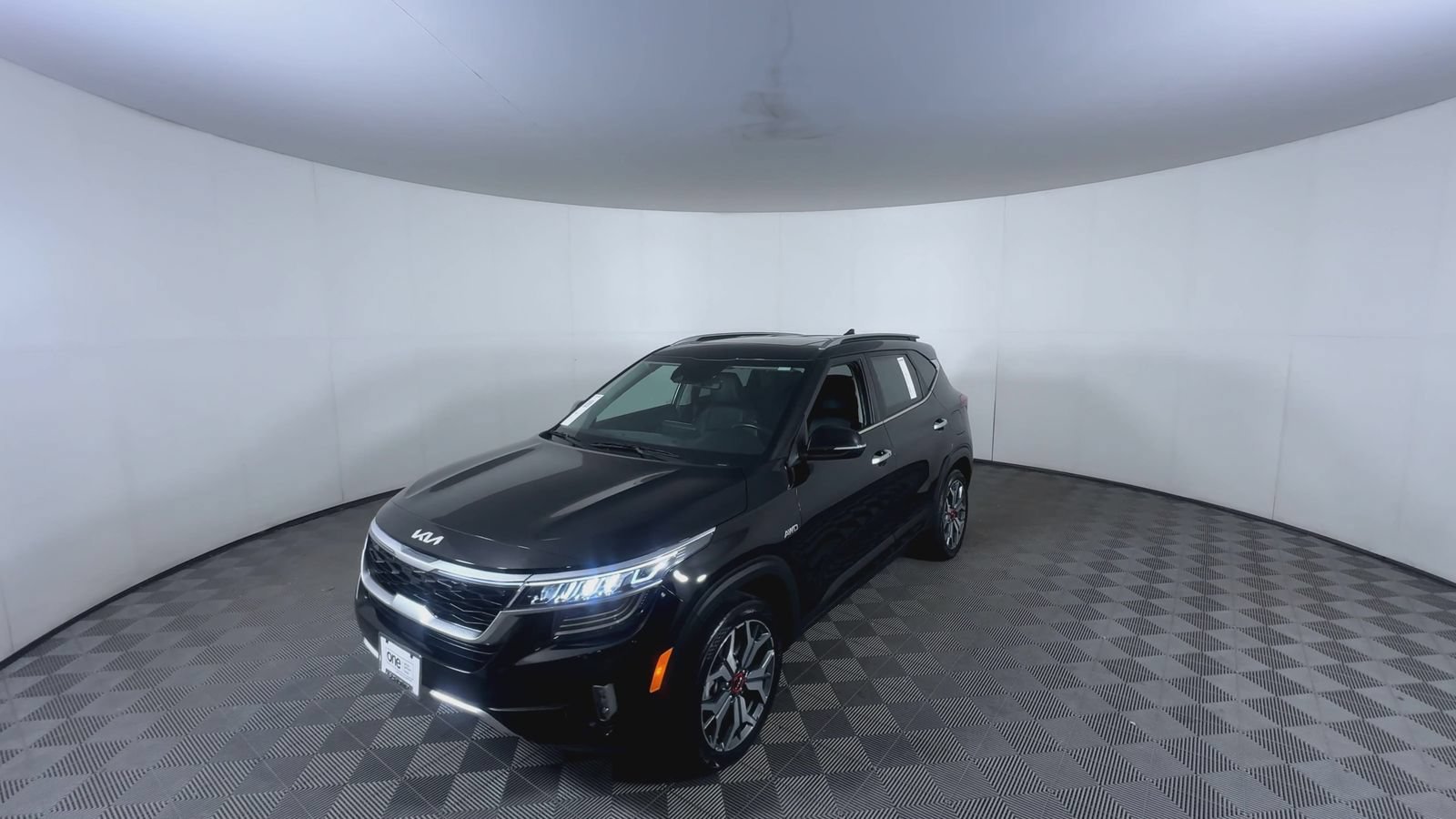 Used 2023 Cherry Black Kia SX image 3