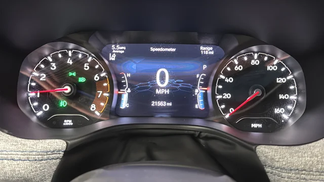 Used 2023 Crystal Metallic Jeep Latitude image 16