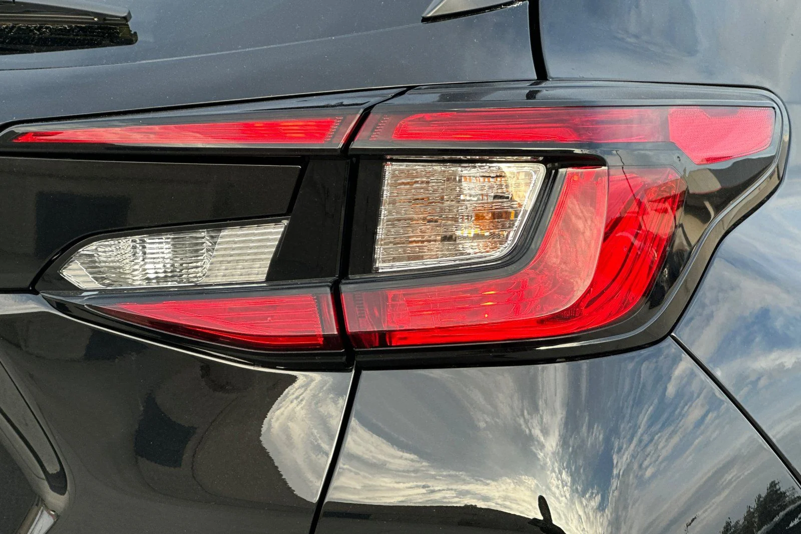 New 2026 CRYSTAL BLACK SILICA Subaru Wilderness image 34