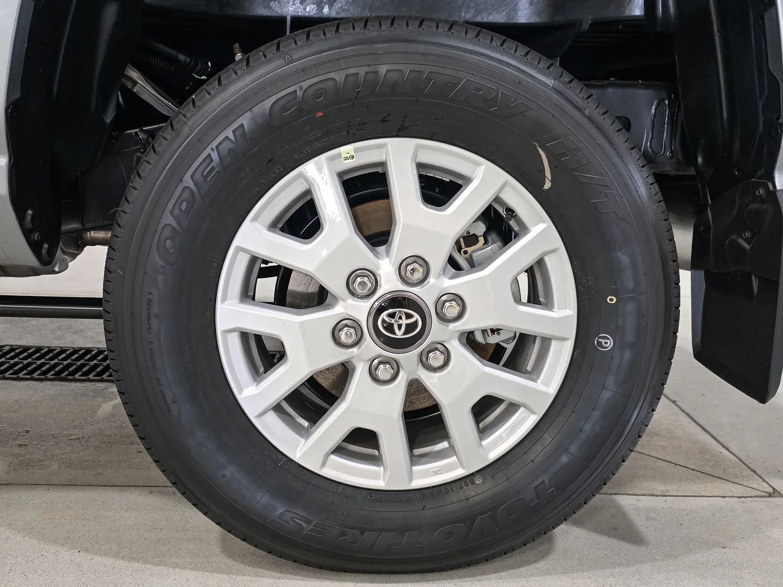 2026 Toyota Tacoma SR5 - Photo 17