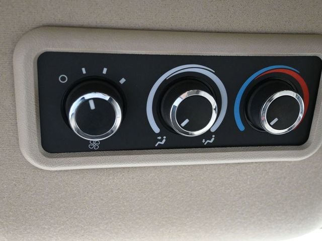 2024 Chevrolet Express Passenger LT - Photo 27