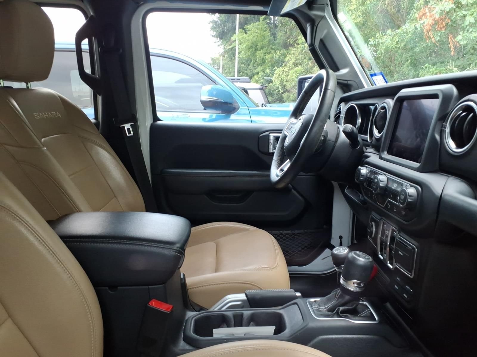 Used 2018 Bright White Clearcoat Jeep Unlimited Sahara image 9