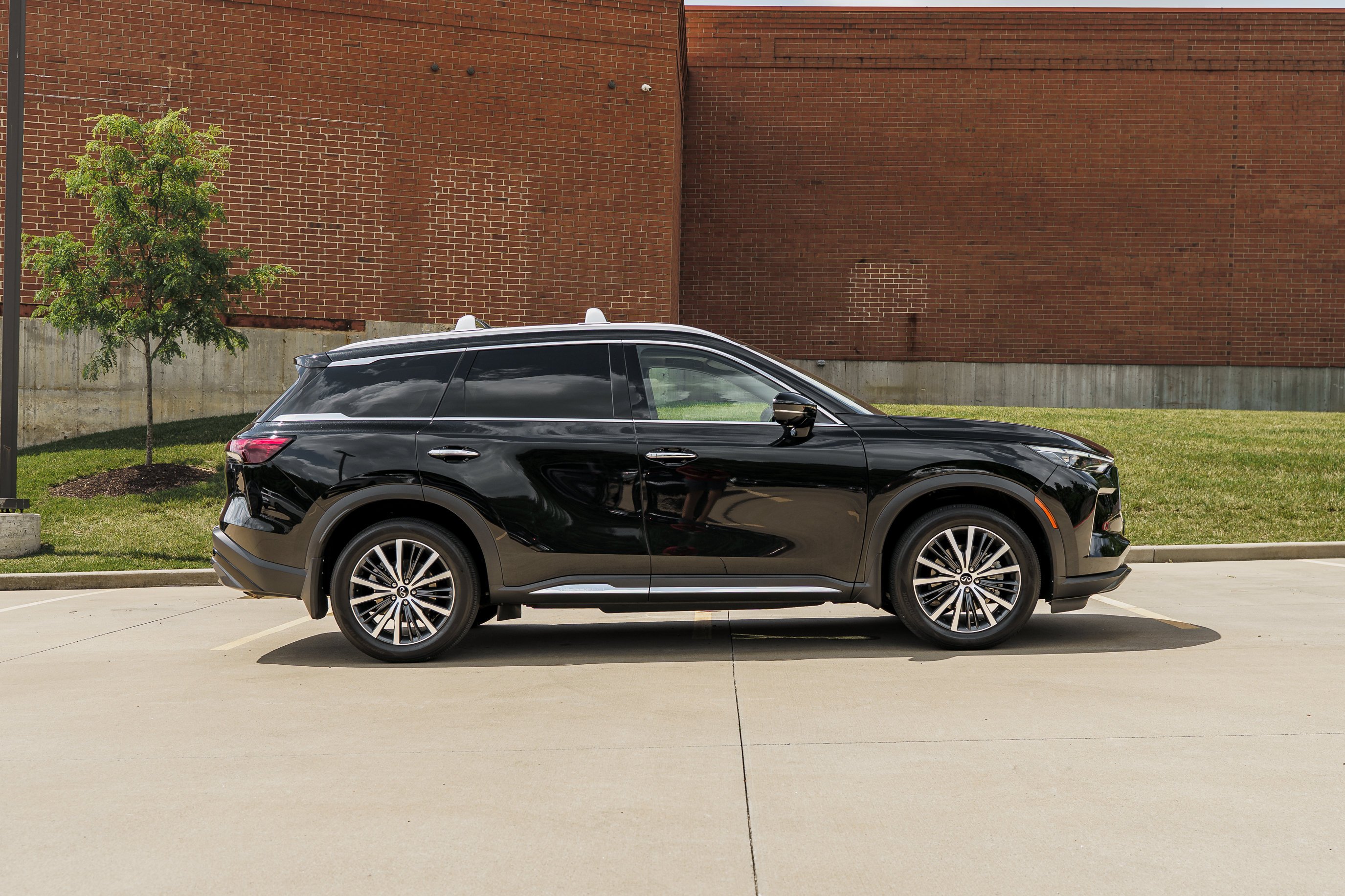 Used 2024 Mineral Black INFINITI SENSORY image 3