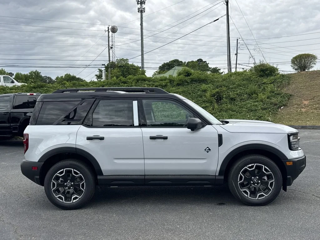 New 2026 White Ford Outer Banks image 8