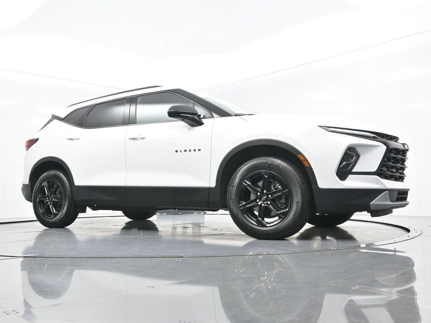 Used 2023 SUMMIT WHITE Chevrolet LT image 45