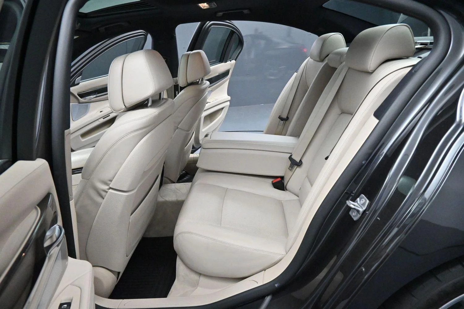Used 2013 Dark Graphite Metallic Ii BMW 750i image 30