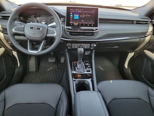 New 2026 Diamond Black Crystal Pearlcoat Jeep Latitude image 9