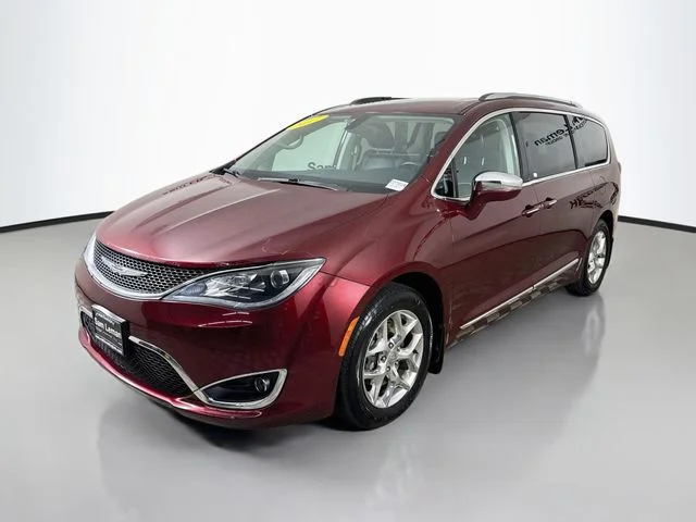 Used 2017 Red Chrysler Limited image 3