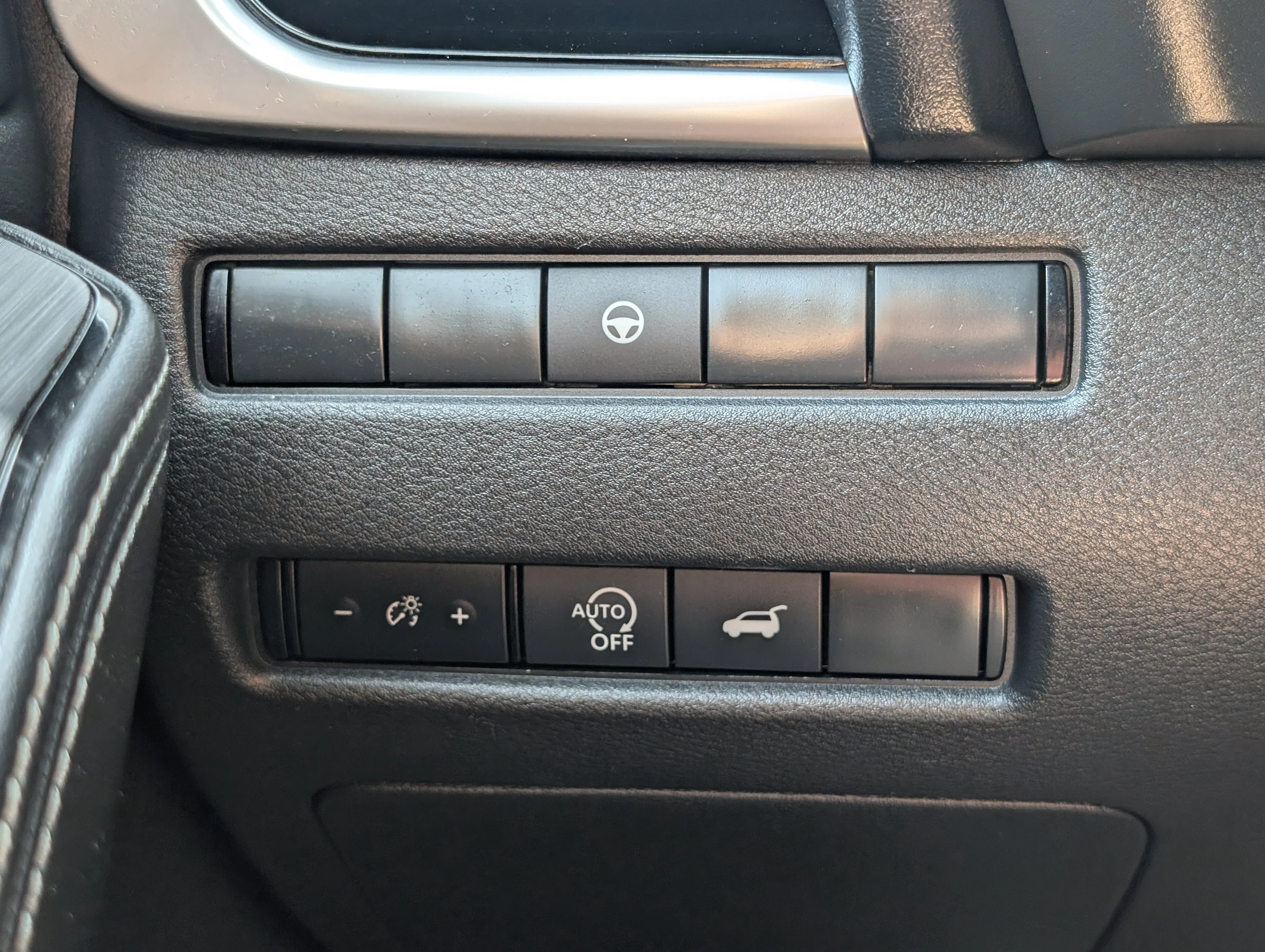 Used 2023 Glacier White Nissan SL image 29
