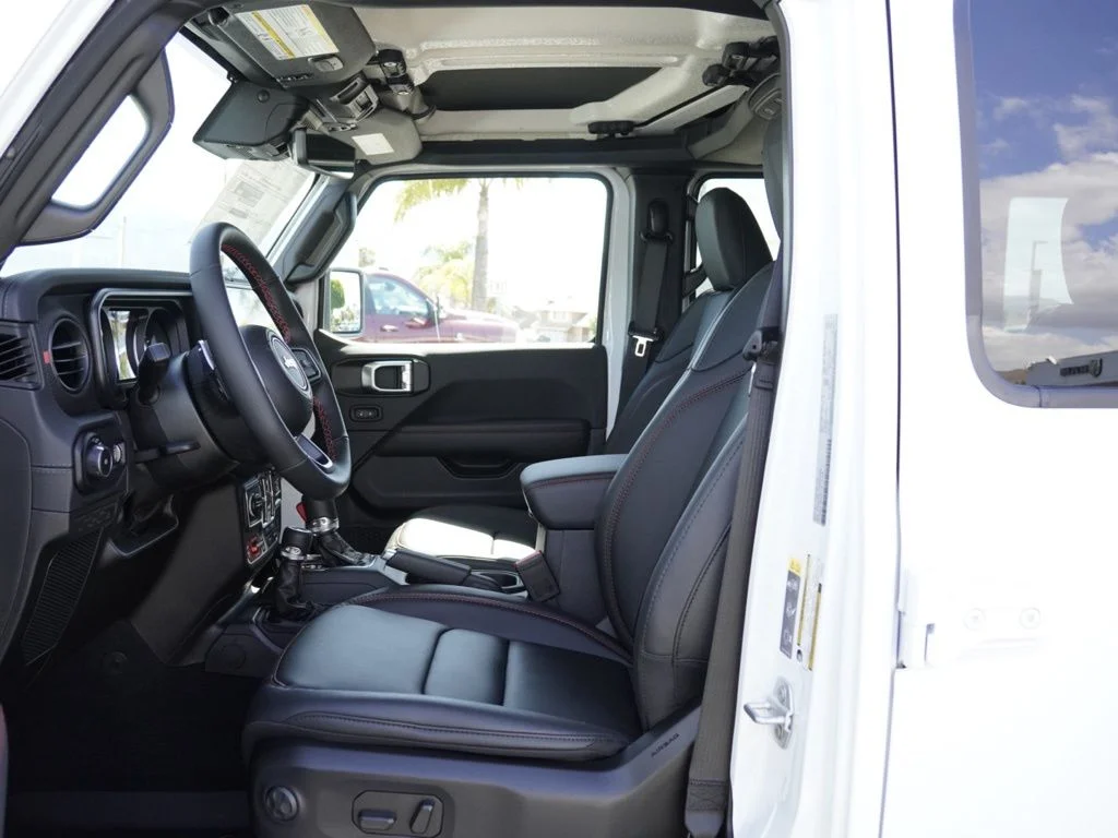 New 2026 Bright White Clear-Coat Exterior Paint Jeep Moab 392 image 18