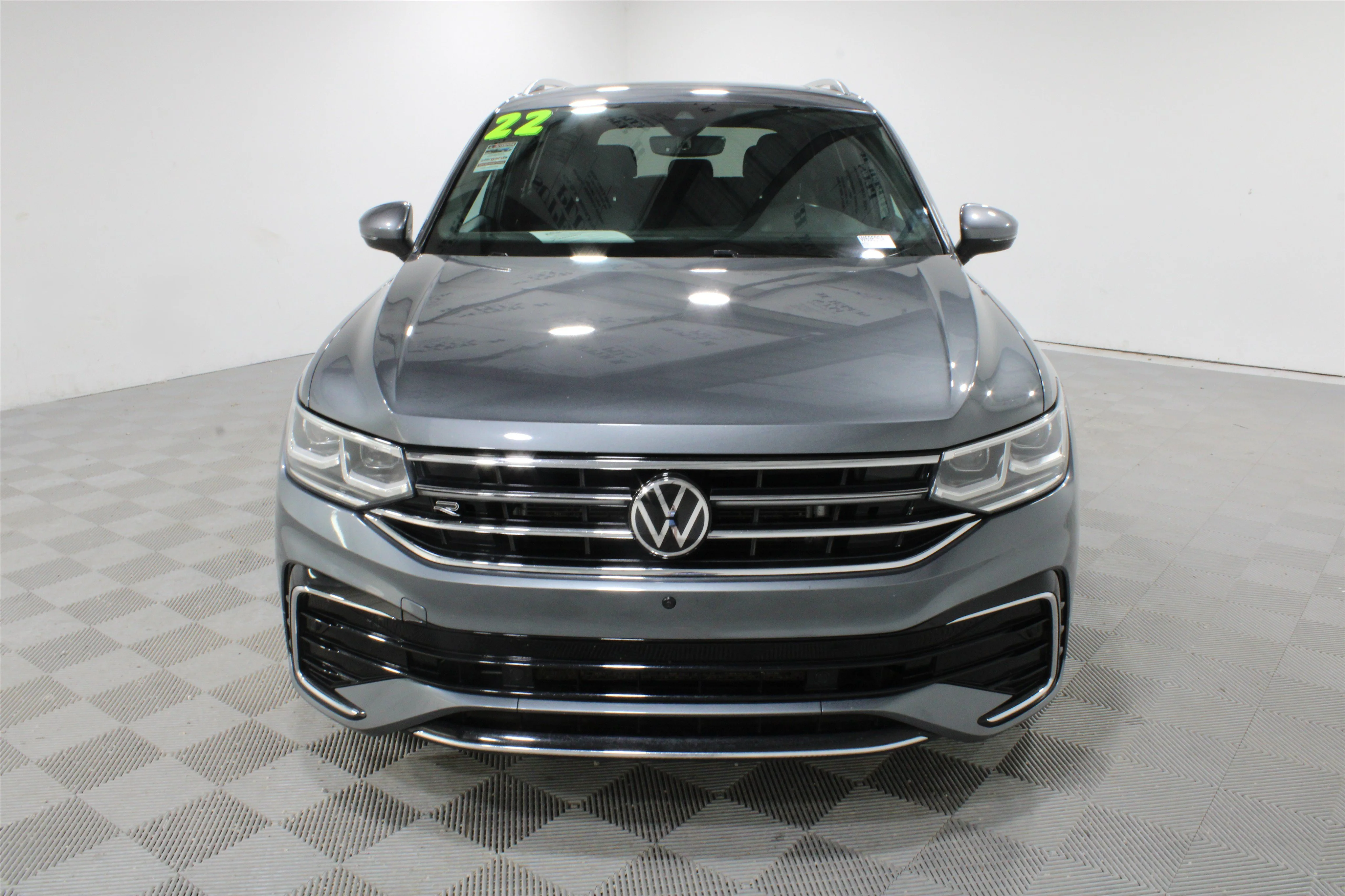 Used 2022 Gray Volkswagen SEL R-Line image 33