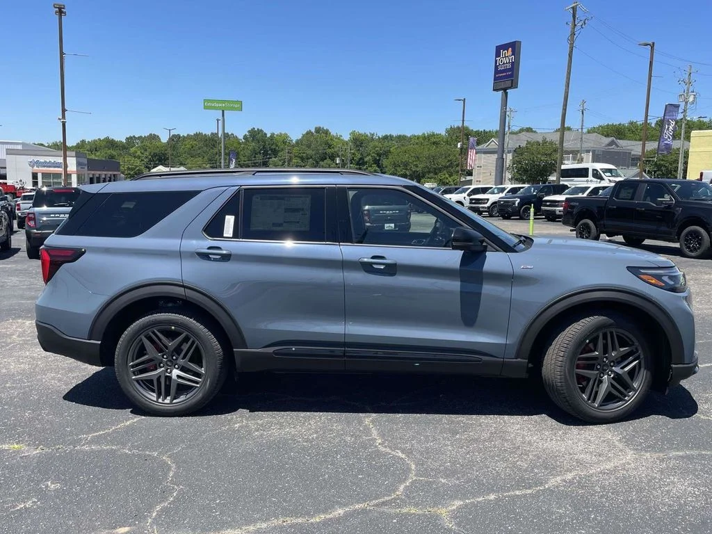 New 2026 Vapor Blue Metallic Ford ST-Line image 2